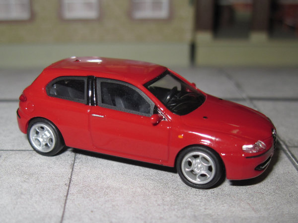 Alfa Romeo 147 Limousine - rot