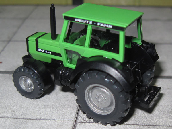 Traktor Deutz Fahr DX 4.70 - grün