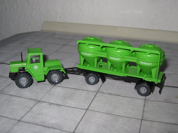 Traktor MB Trac mit Siloanhänger - Raiffeisen - grün