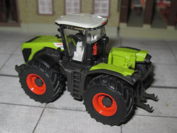 Traktor Claas Xerion 4500 - Radantrieb - grün