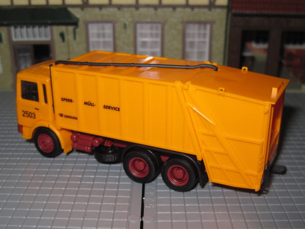 Roman Diesel - Pressmüllfahrzeug - orange