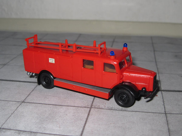Mercedes Benz - LF 25 - Feuerwehr (ehem. Roco Minitanks 1685)